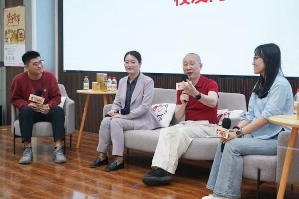 相关文章现场精心准备了入场券与金葵花