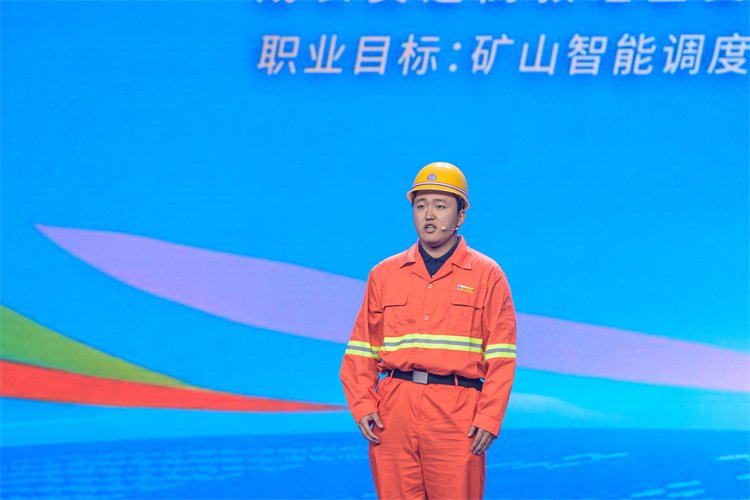 报名人数和参与高校数量实现“双增长”