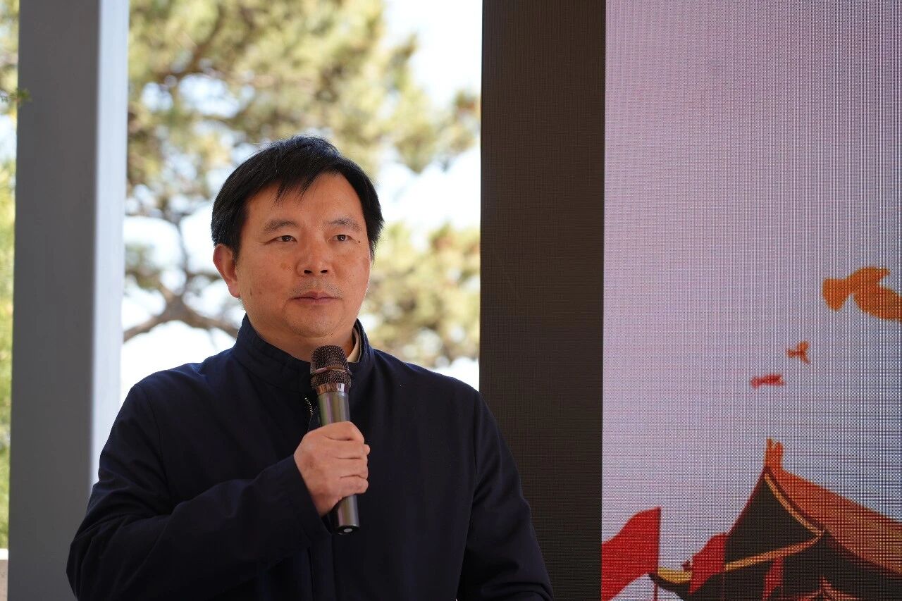米兰电竞官网首页英语专业校友熊蕾和南