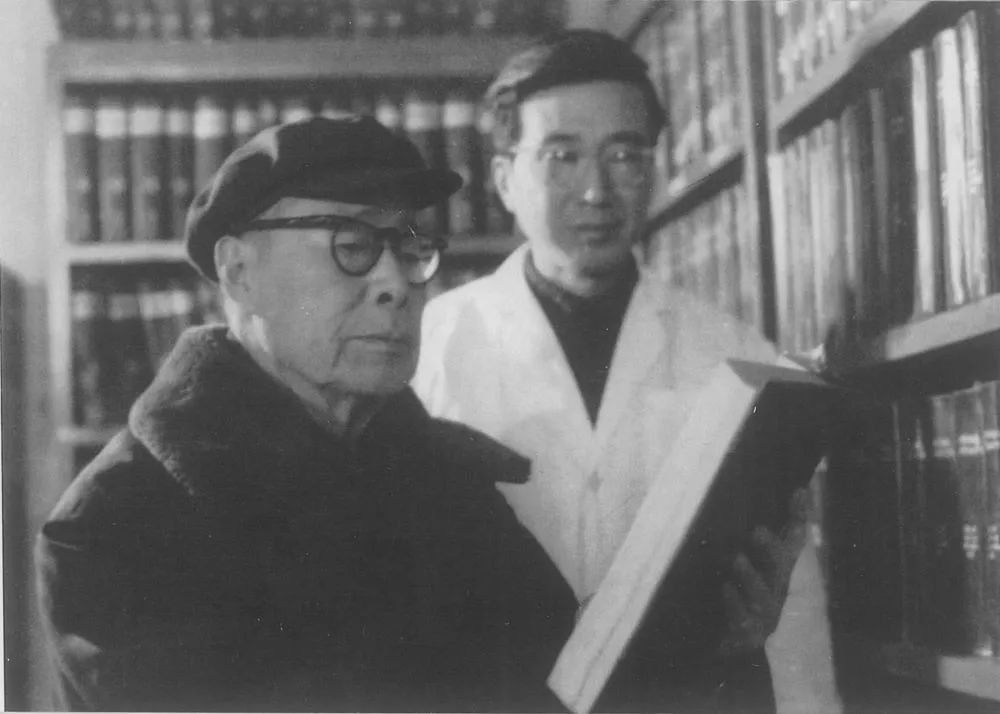围绕母校发展