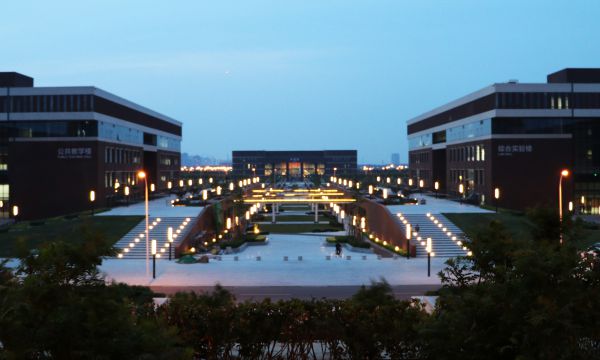 副校长方勇纯宣读米兰电竞官网优惠活动